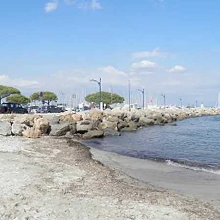 On The French Riviera With Balcony, 150m From The Beach! Апартаменты *