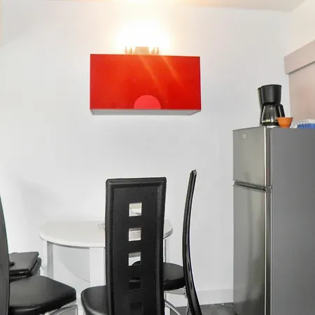 On The French Riviera With Balcony, 150m From The Beach! Апартаменты *