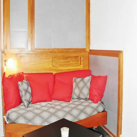 Апартаменты On The French Riviera With Balcony, 150m From The Beach! Йер