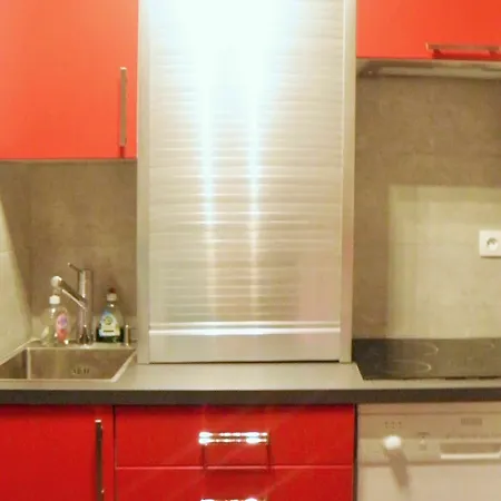 On The French Riviera With Balcony, 150m From The Beach! Йер