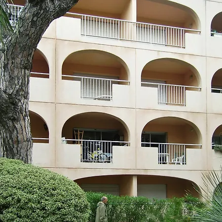 Апартаменты On The French Riviera With Balcony, 150m From The Beach! Йер